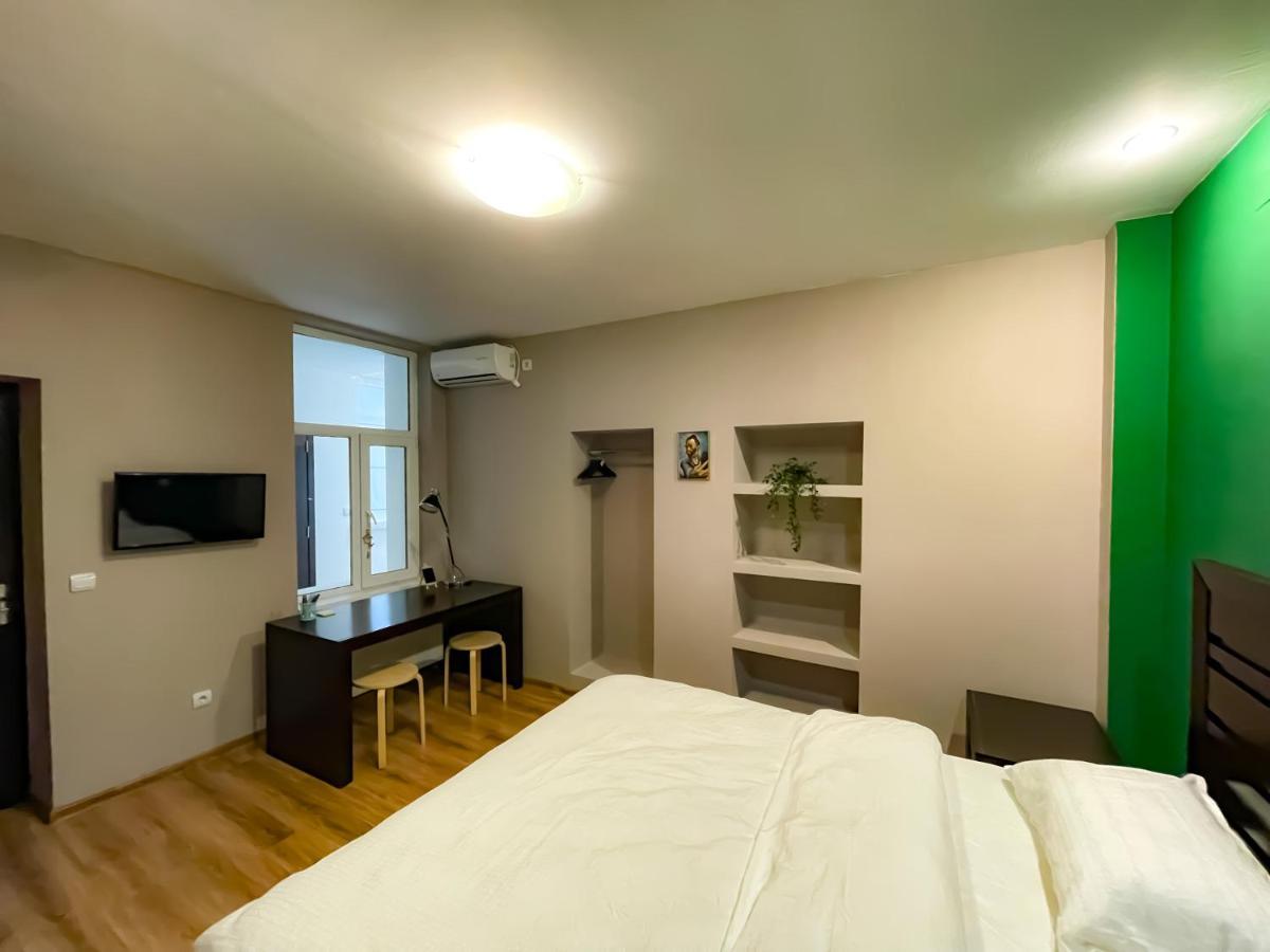 Cool Flat With Hot Tub In The Old Town Daire Bükreş Dış mekan fotoğraf